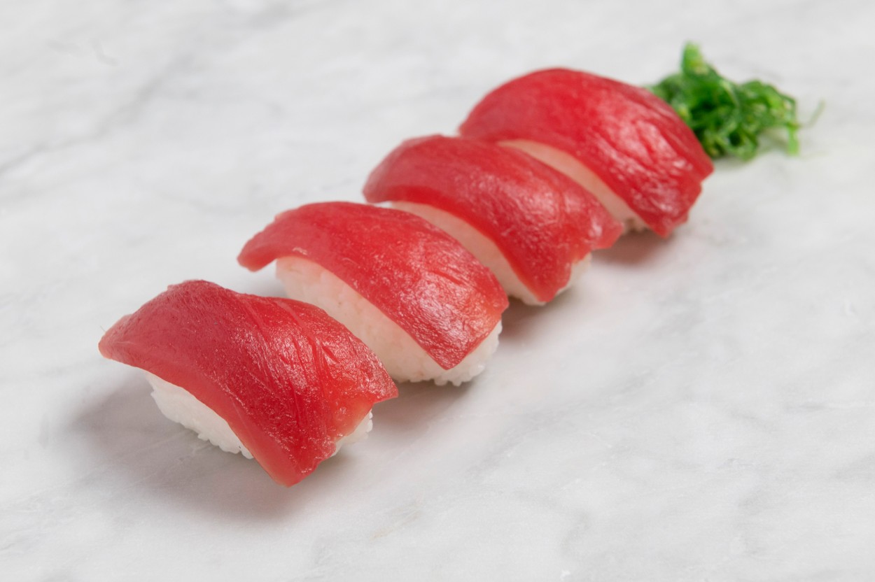 Sushi nigiri tonijn